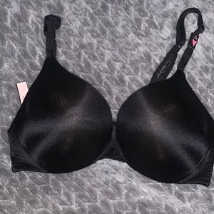 NWT Victoria’s Secret push-up bra 32C black